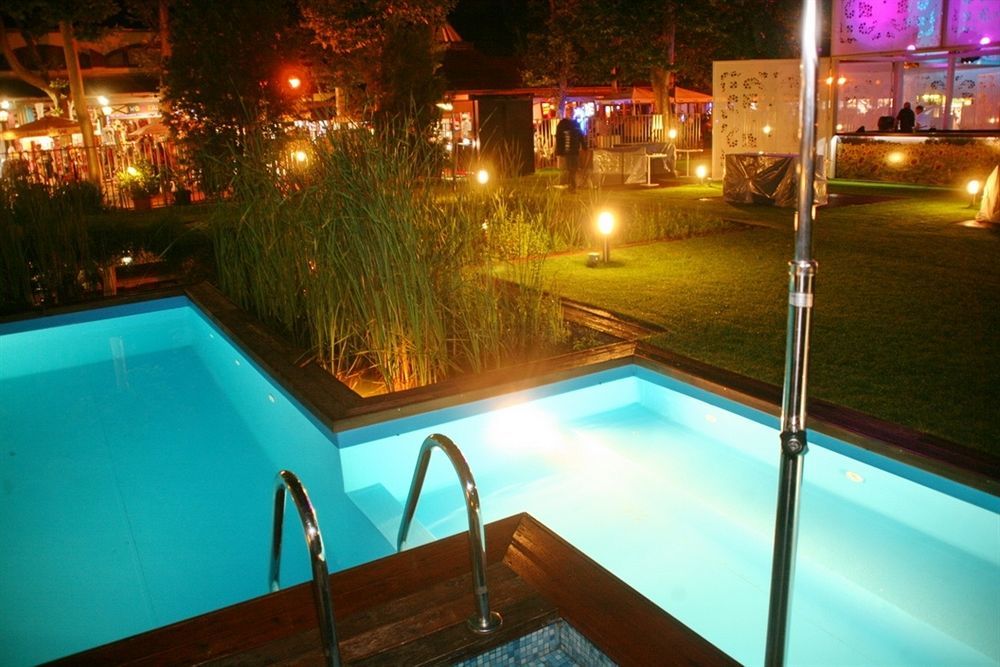 Renegade Hotel Шіофок Екстер'єр фото