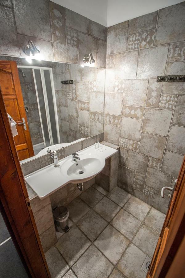 Renegade Hotel Шіофок Екстер'єр фото