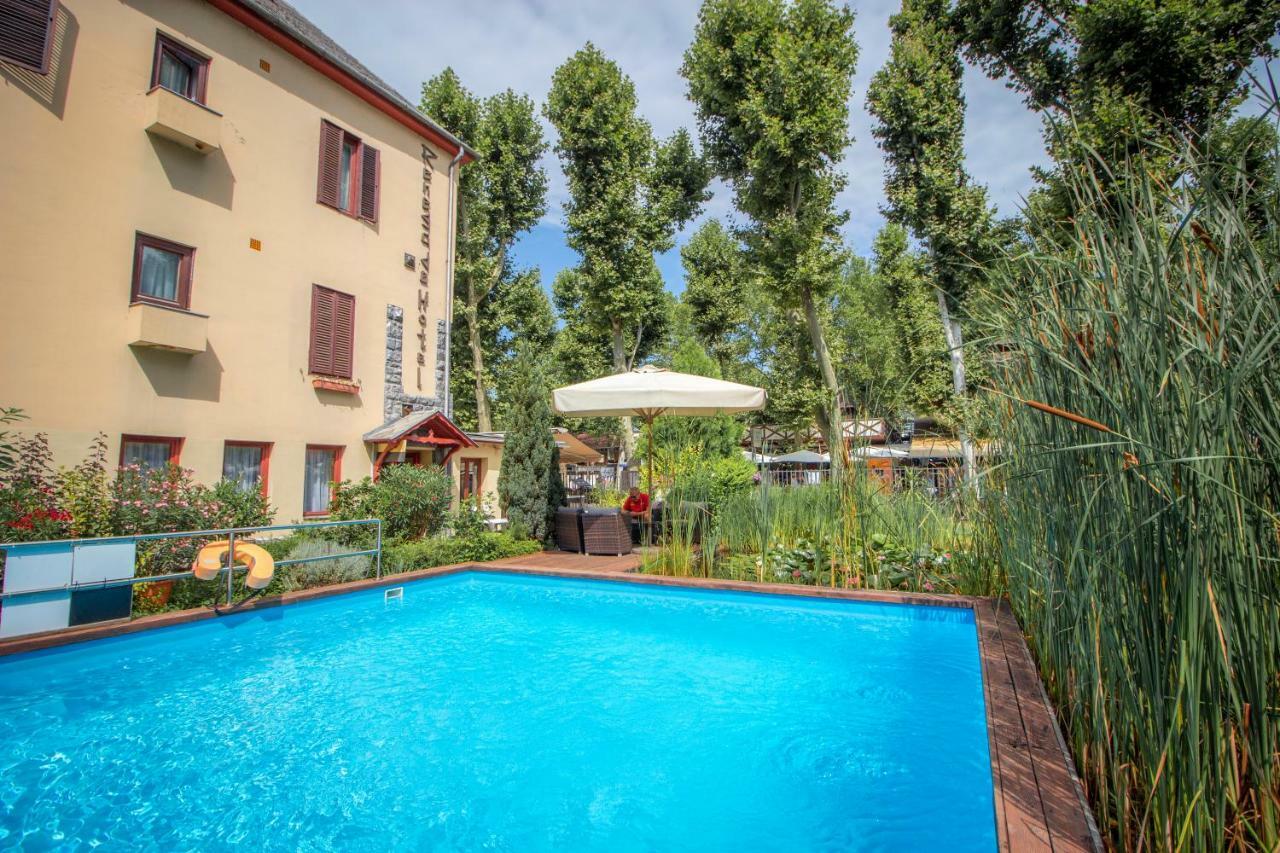 Renegade Hotel Шіофок Екстер'єр фото