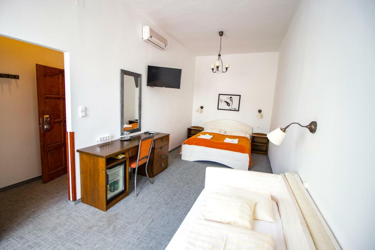 Renegade Hotel Шіофок Екстер'єр фото